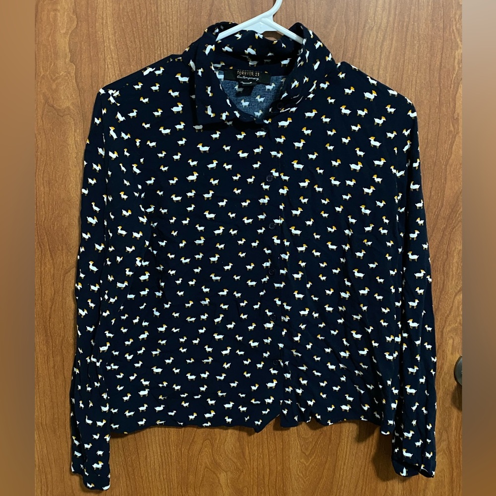 Cute button-down top with little doggies. 🐕